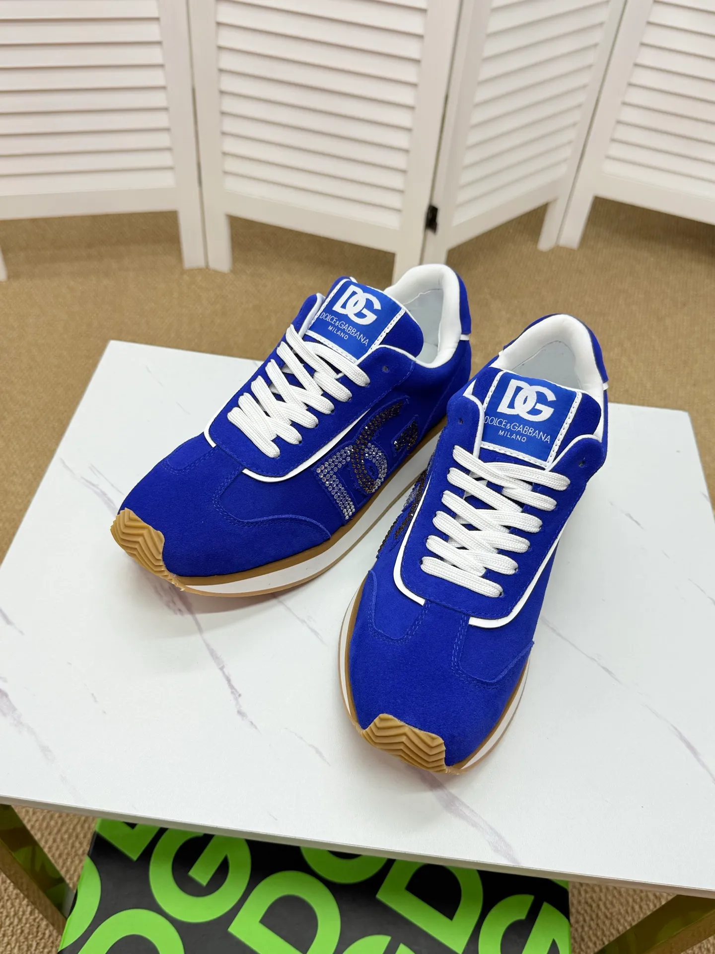 Men's clothing and shoes 250. The latest sports and casual shoes for couples (DG) are fashionable and versatile, and can add luster to various looks. Create an exquisite design with unique dynamic vitality and modern atmosphere, showing modern elegance. Size: 36-46 (45 and 46 are custom-made and cannot be returned or exchanged) Se